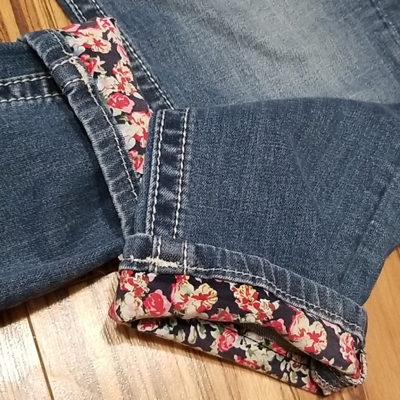 Miss Me Jean's 29x27 flower cuffed - Picture 11 of 11